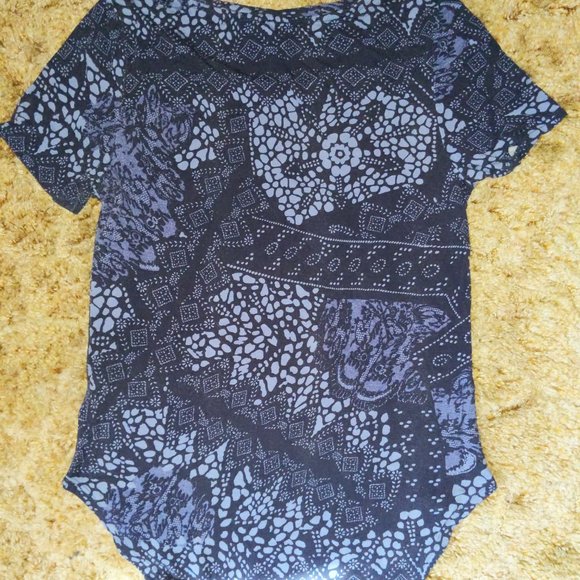 4/$20 | Dex Blue T-Shirt with asymmetric hem - Picture 6 of 6